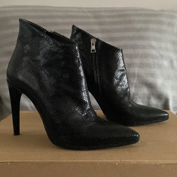 NOW Ankle Boots - Picture 4 of 6